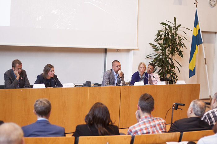 Jens Holm (V), Maria Malmer Stenergard (M), Fredrick Federley (C), Jytte Guteland (S) och Lorentz Tovatt (MP) deltog i debatten.