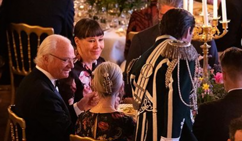 Ylva Fältholm vid kungens bord under Sverigemiddagen.